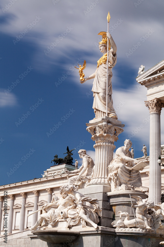 Obraz premium Österreichisches Parlament mit Pallas Athene