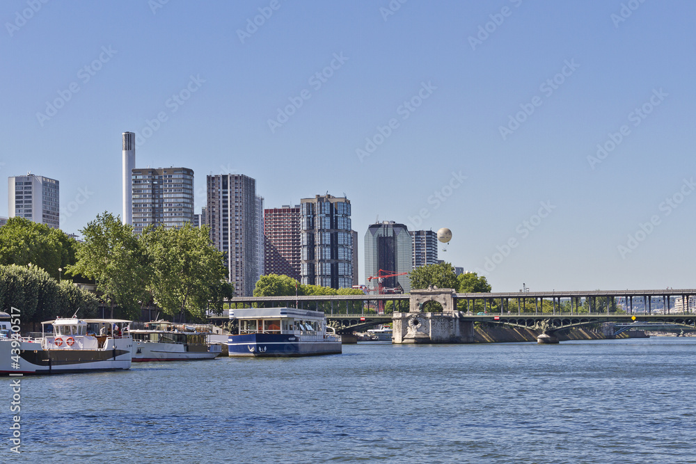 Bir-Hakeim Bridge, Front de Seine district of skyscrapers, Paris