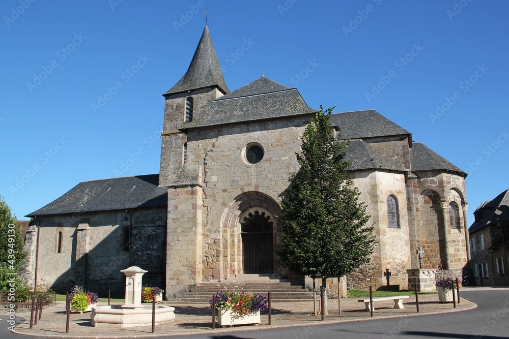 église de Lubersac (Corrèze) église de Lubersac (Corrèze)