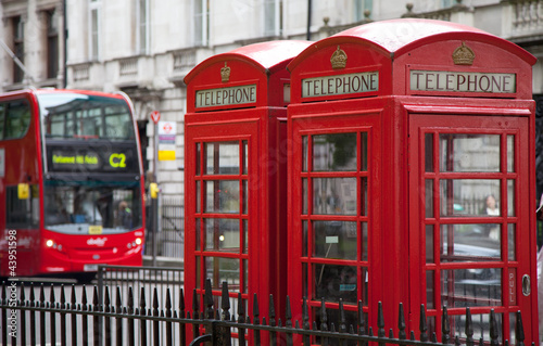 Telefonzellen mit Doppeldeckerbus in London