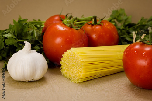 spaghetti and tomato
