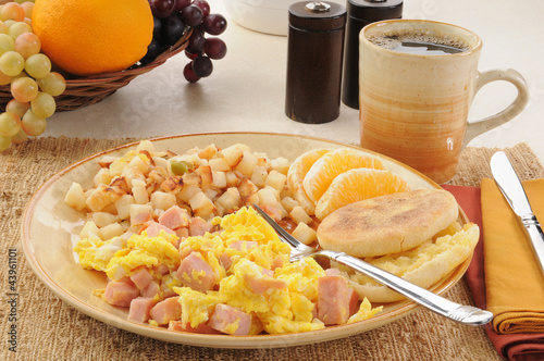 Scrambled eggs with ham and hash browns