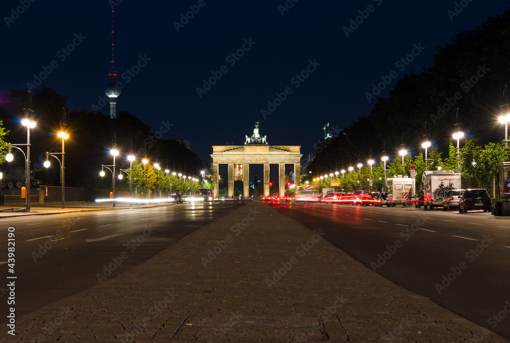 Naklejka premium Brandenburg Gate at night