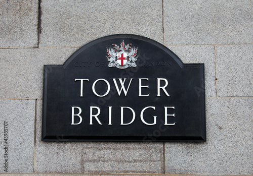 Tower Bridge Schild