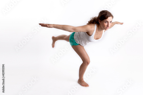 Junge Frau macht Gymnastik