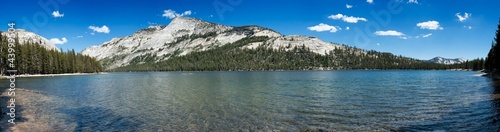 Panorama d'un lac de Yosemite parc