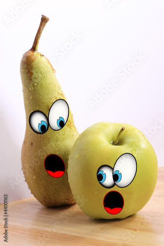 Surprised fruits - Apple and Pear - Frutti stupiti: mela e pera