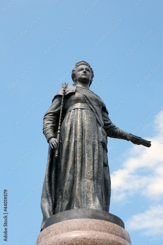 a monument to the russian empress catherine