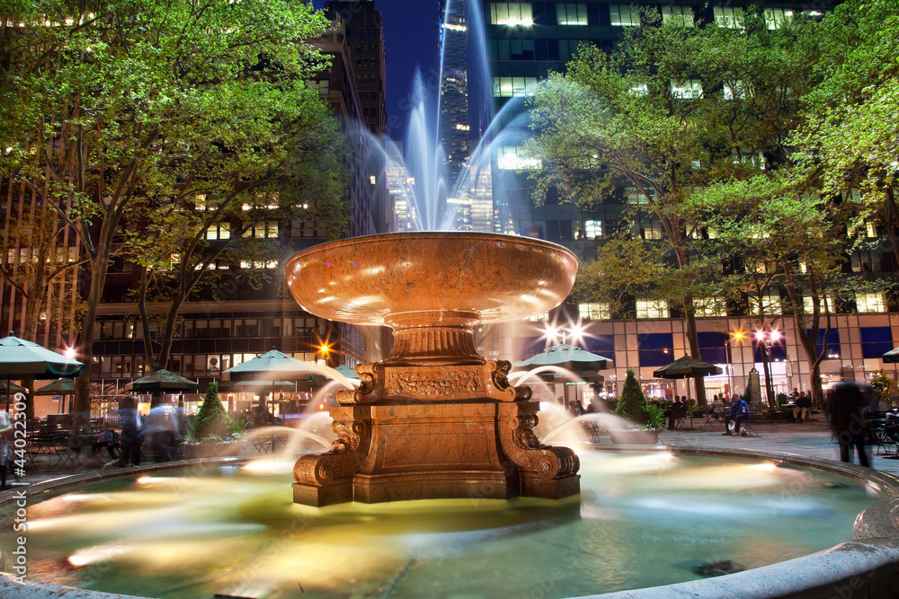 Obraz premium Fountain Bryant Park New York City Night