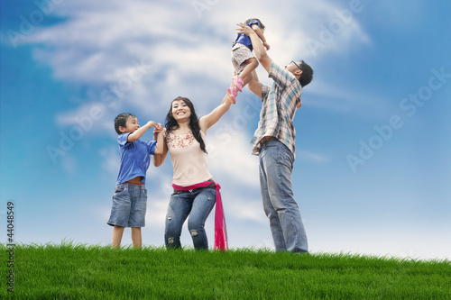 Happy family on the meadow © Creativa Images