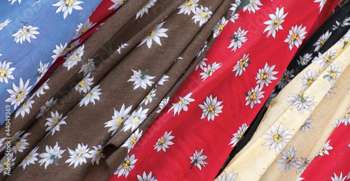 Trachtentücher mit Edelweiß