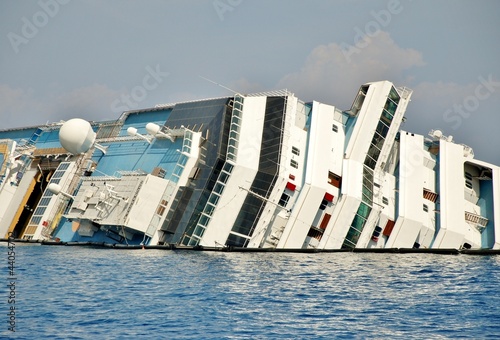 naufragio concordia isola del giglio toscana