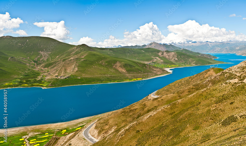 lake in xizang