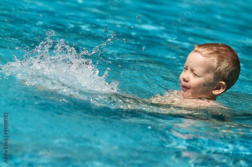Child in a swimming pool © sweetlaniko