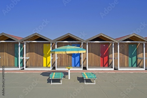 Stabilimento balneare - cabine colorate photo