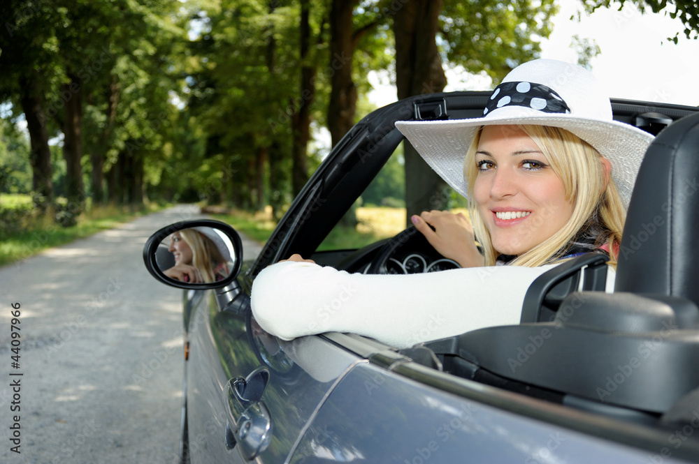 Junge blonde Frau mit Hut im Cabrio Stock Photo | Adobe Stock