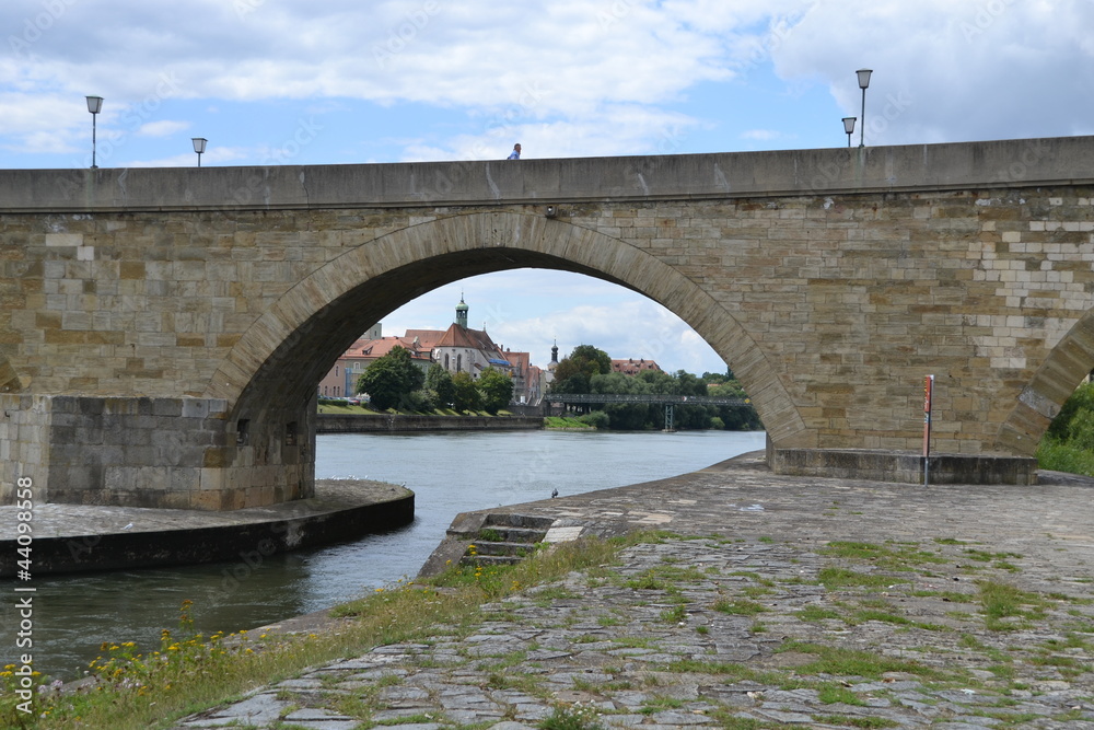 Naklejka premium Steinerne Brücke in Regensburg