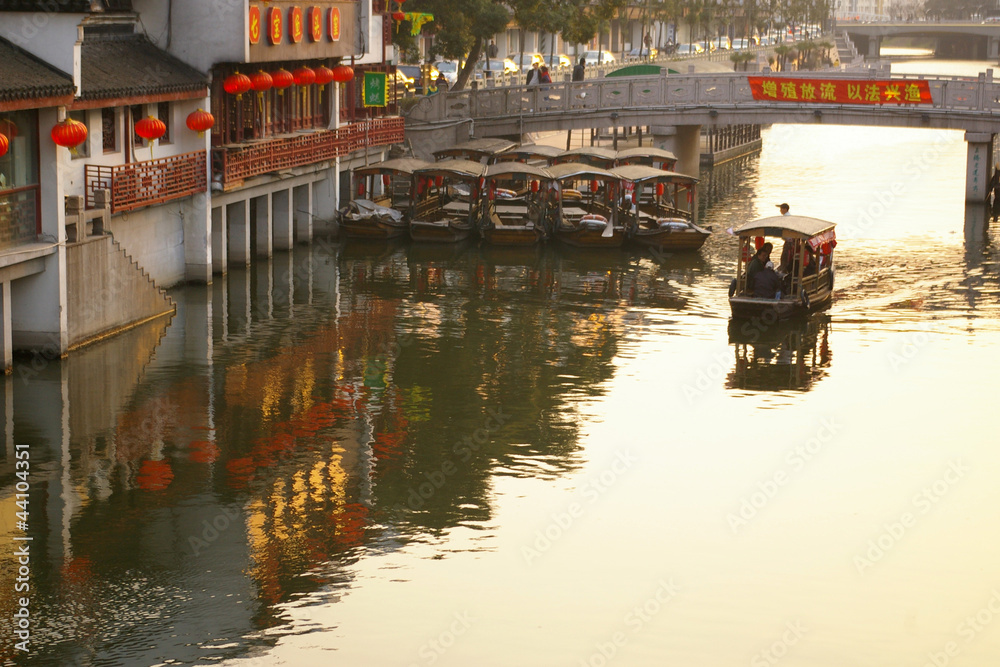 Naklejka premium Sunset at Qibao water town in Shanghai China