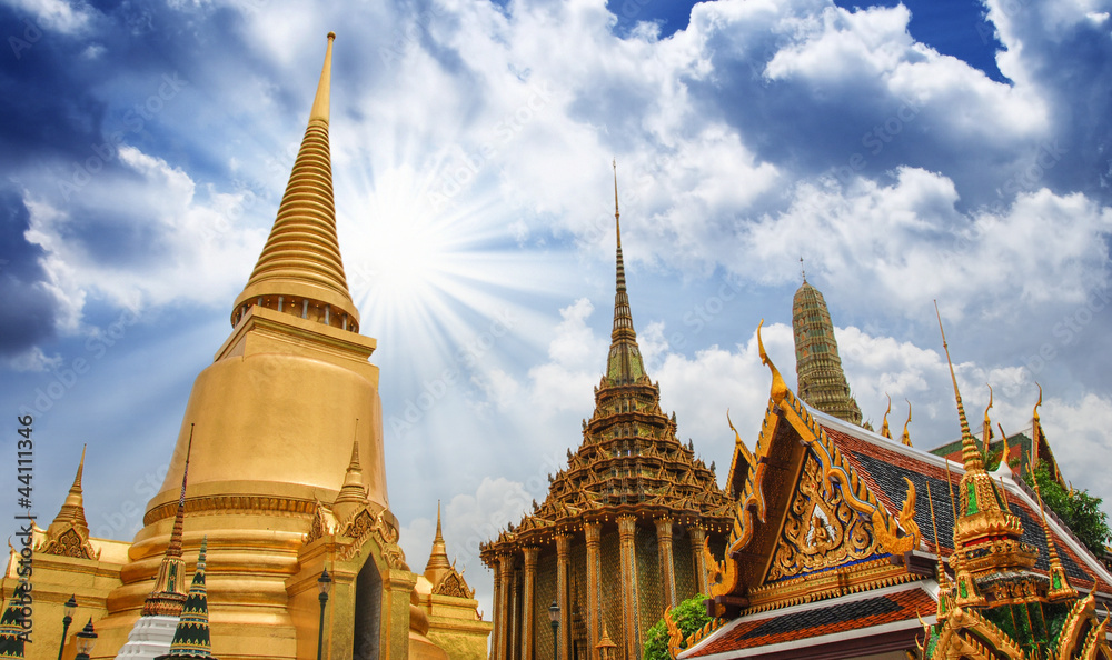 Fototapeta premium Famous Bangkok Temple - 