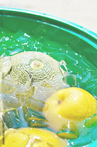 メロン　梨　氷の桶