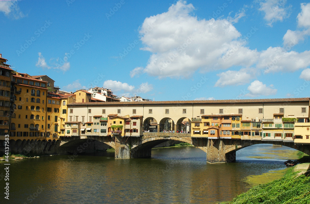 Vista del Ponte Vecchio a Firenze, Italia