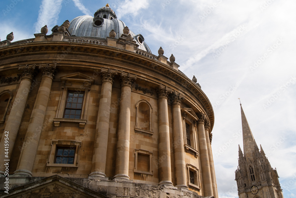 Obraz premium Radcliffe camera and St Mary's church