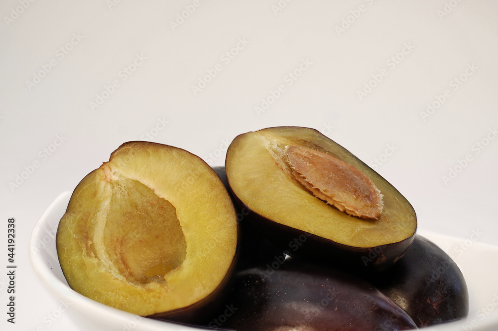 Pflaumen ganz und halb Pflaumen ganz und halb