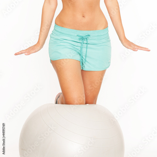 Frau mit Gymastikball photo