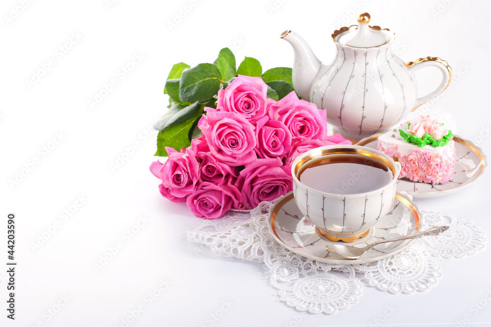 Obraz premium Сup of tea and roses