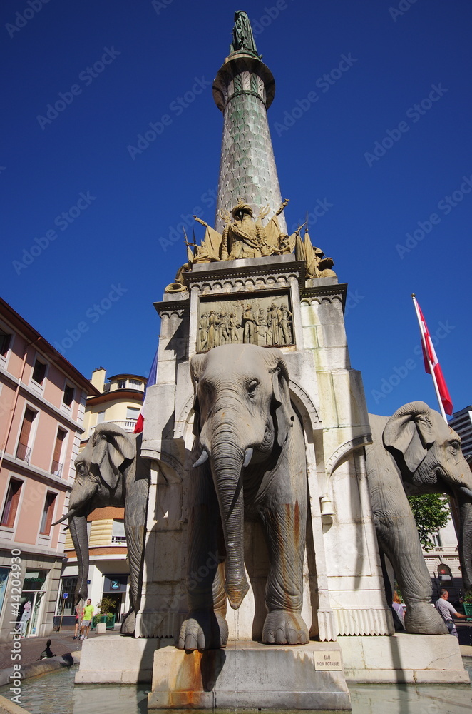 Fototapeta premium fontaine des éléphants - chambéry