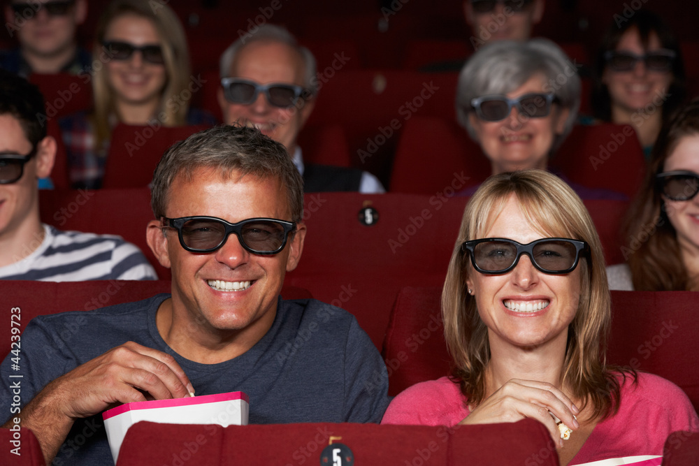 Obraz premium Couple Watching 3D Film In Cinema