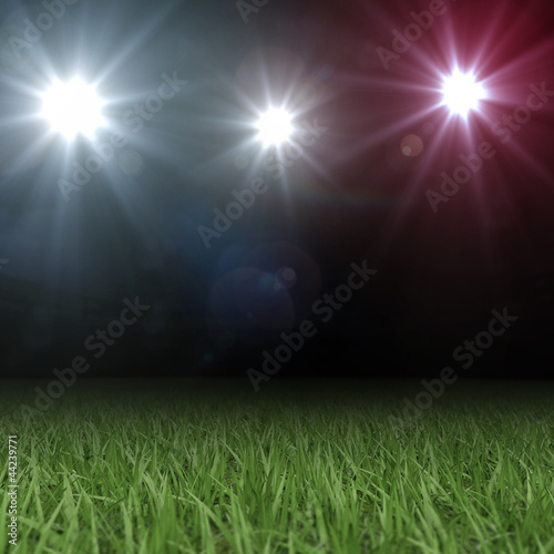 Rasen Spielfläche Nachts mit Scheinwerfern