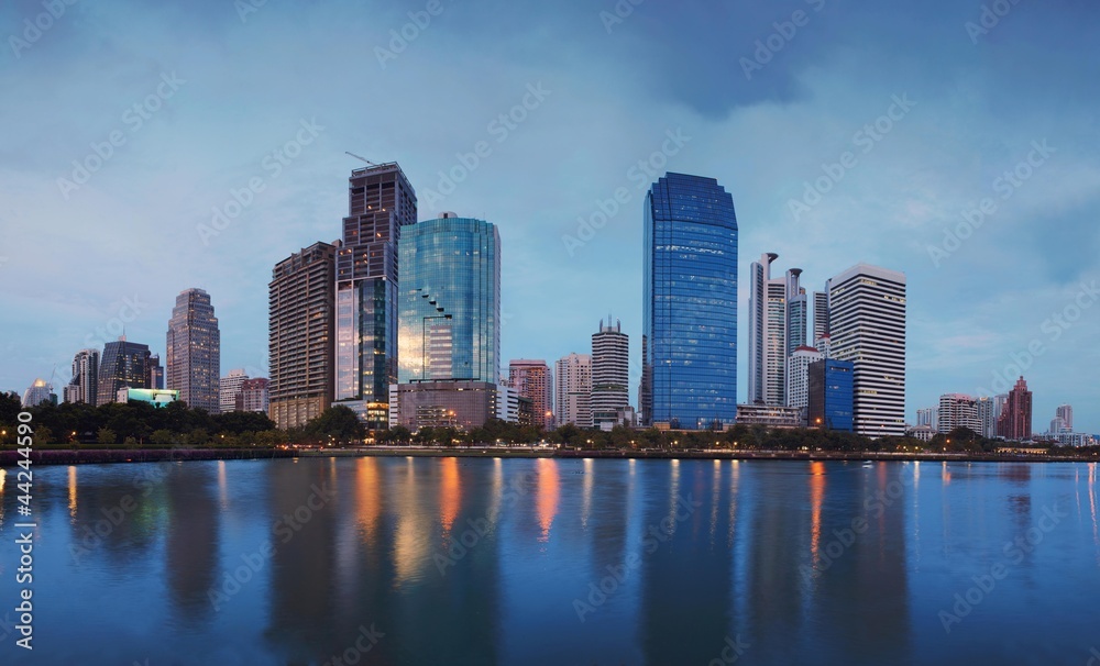 Fototapeta premium Bangkok night skyline