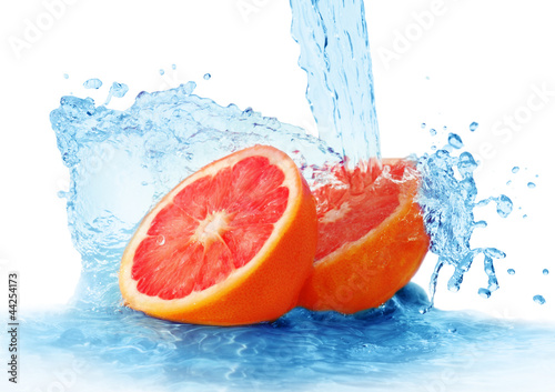 Fototapeta Naklejka Na Ścianę i Meble -  grapefruit in a spray of water isolated on white background