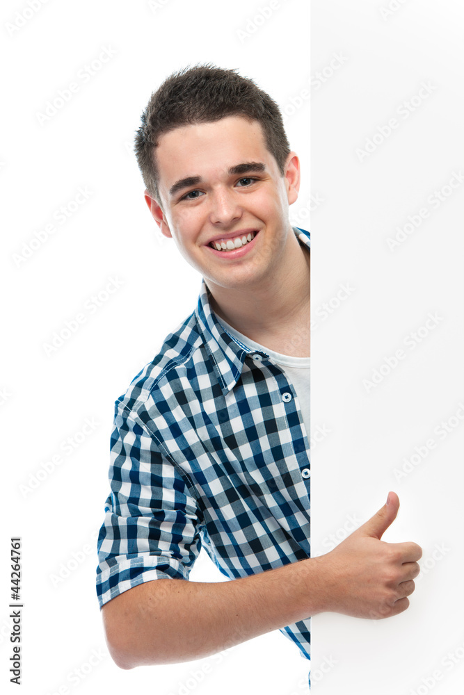 Teenager mit Werbeschild zeigt Daumen hoch Teenager mit Werbeschild zeigt Daumen hoch