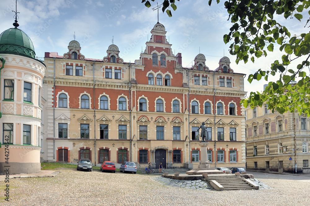 Fototapeta premium Vyborg. Town Hall Square. Monument Torgils Knutsson