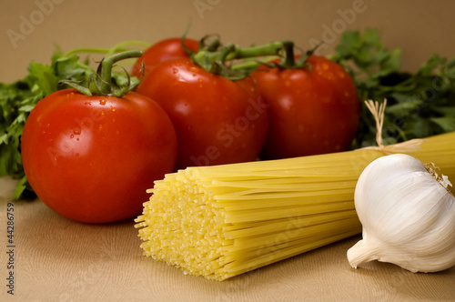 spaghetti and tomato