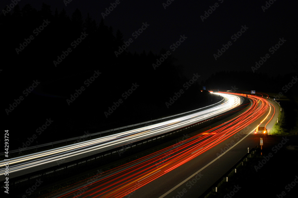 Autobahn bei Nacht