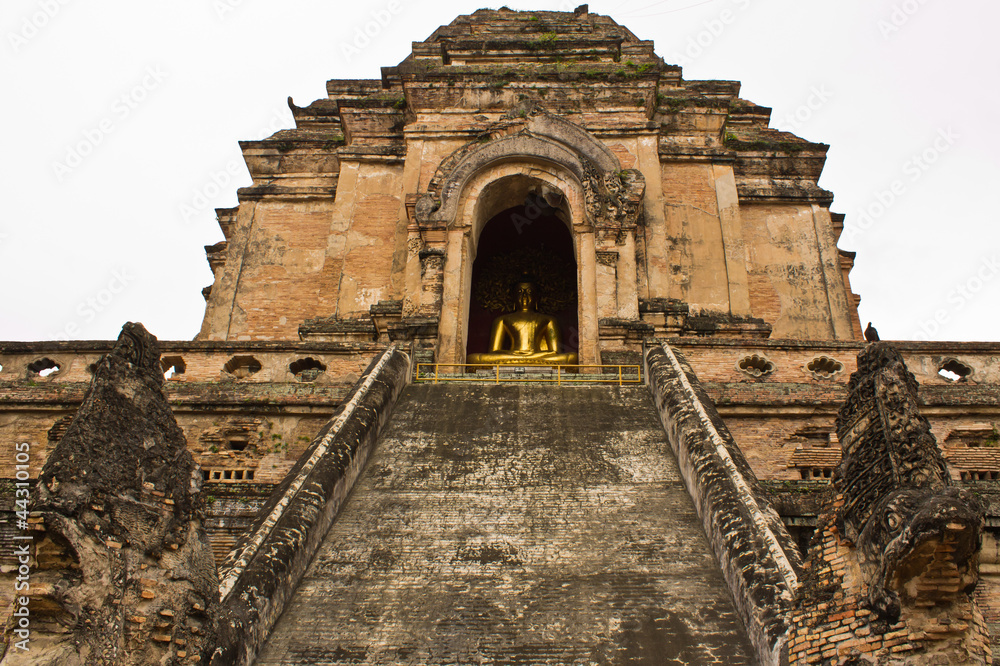 Budha Statue in Wat Chedi Lung 2