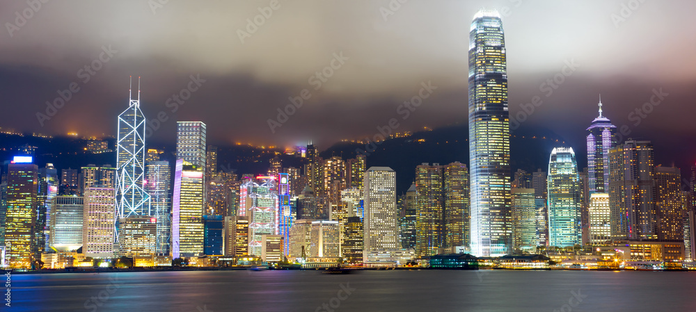 Obraz premium Hong Kong skyline at mist over Victoria harbor