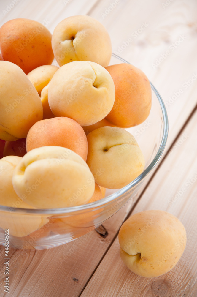 Glass bowl with organic apricots, studio shot