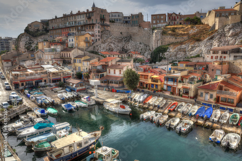 Fototapeta Naklejka Na Ścianę i Meble -  Colorful yacht harbour in old city of Marseilles, France