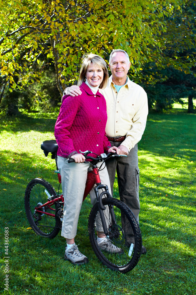 Obraz premium Senior couple cycling
