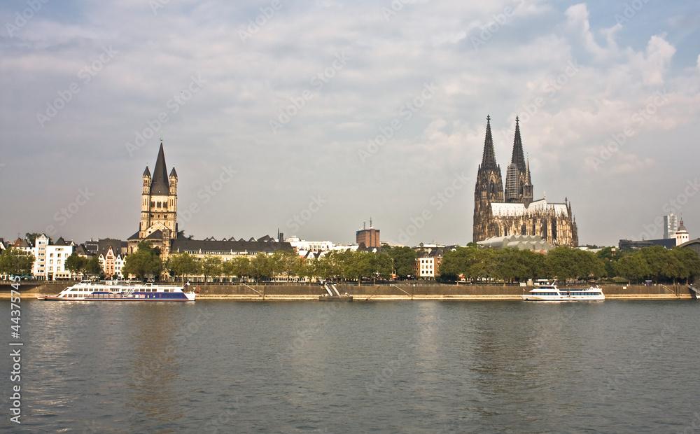 Kölner Dom und St.Martins Kirche Kölner Dom und St.Martins Kirche