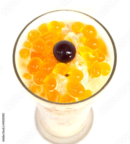 Fruit smoothie with topping