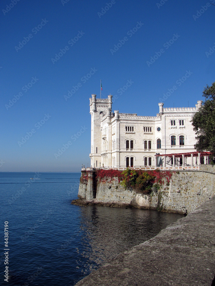 Castello di Miramare a Trieste visto dal mare, Italia 2013