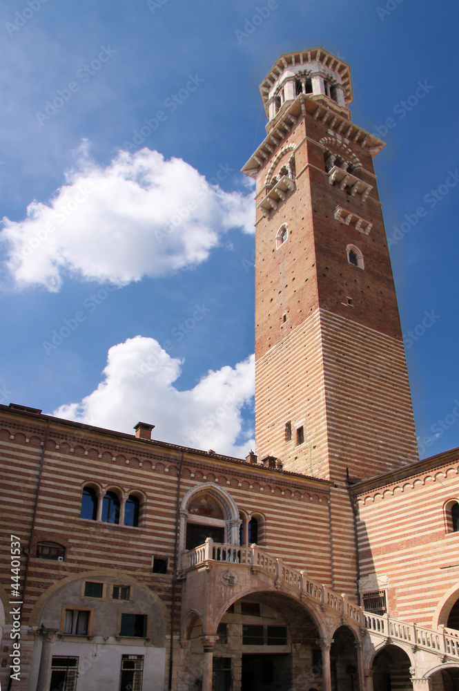 Stadtturm Torre dei Lamberti in Verona