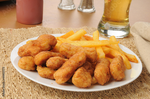 Bilde på lerret Honey battered chicken strips with beer