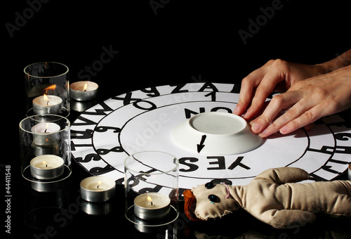 Quadro em tela spiritualistic seance by candlelight close-up