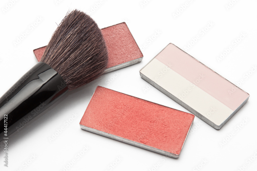 Blushers and correcting powder with brush Blushers and correcting powder with brush